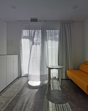 Double or Twin Room | Living area