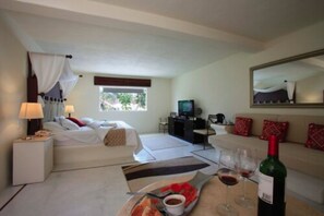 Junior Suite | Iron/ironing board, bed sheets - Sitio Sagrado (Tepoztlán)