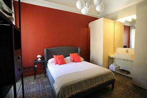 Premium bedding, in-room safe, free WiFi