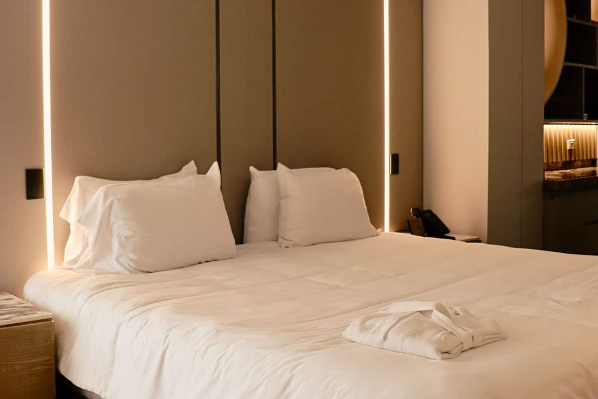 Kamar Double Eksekutif | 1 kamar tidur, minibar, dan brankas
