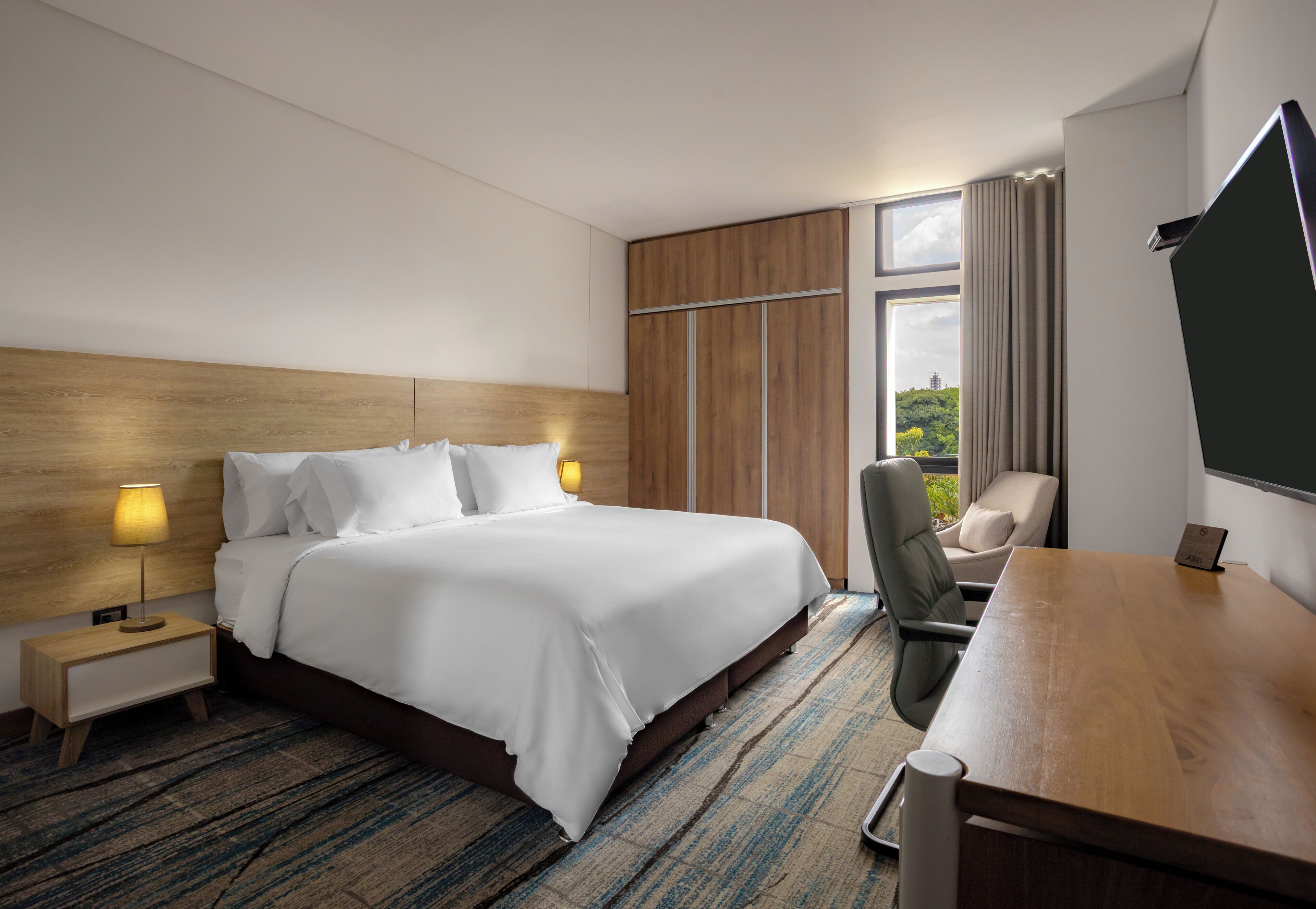 Standard Double or Twin Room | Minibar, in-room safe, individually furnished, desk