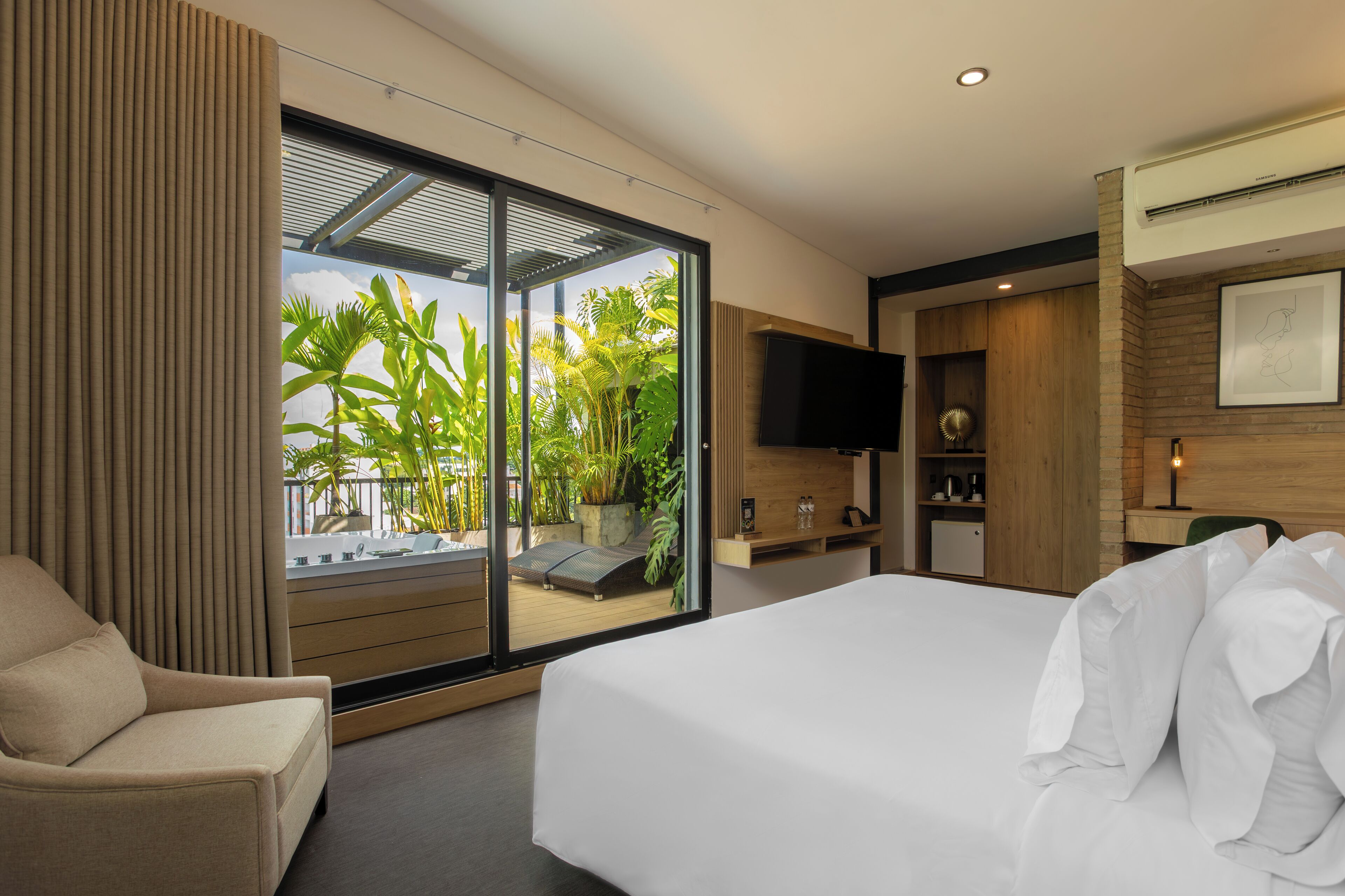 Presidential-rum | Minibar, värdeförvaringsskåp på rummet, unika möbler och skrivbord