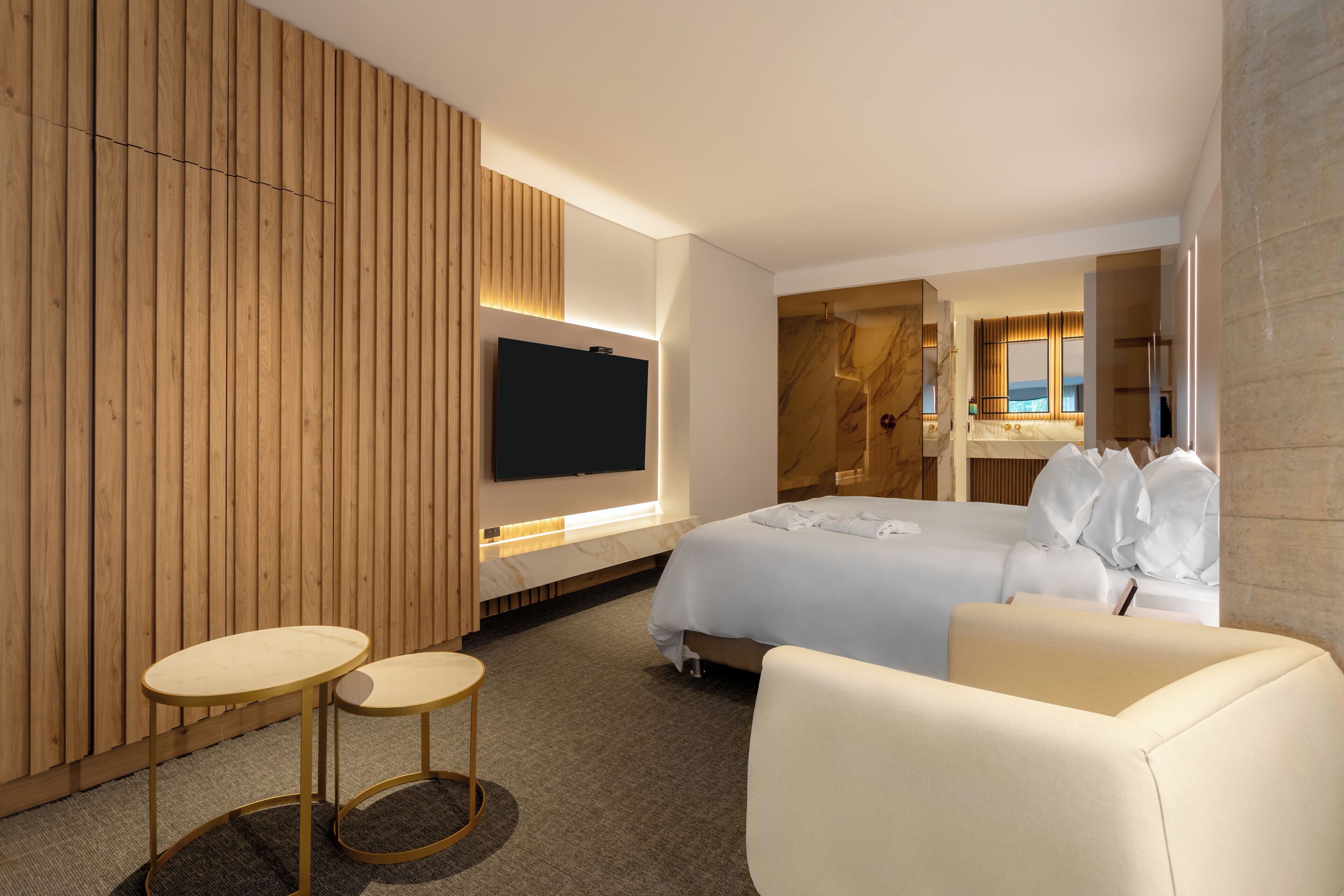 Deluxe Room, 1 King Bed | Minibar, in-room safe, individually furnished, desk