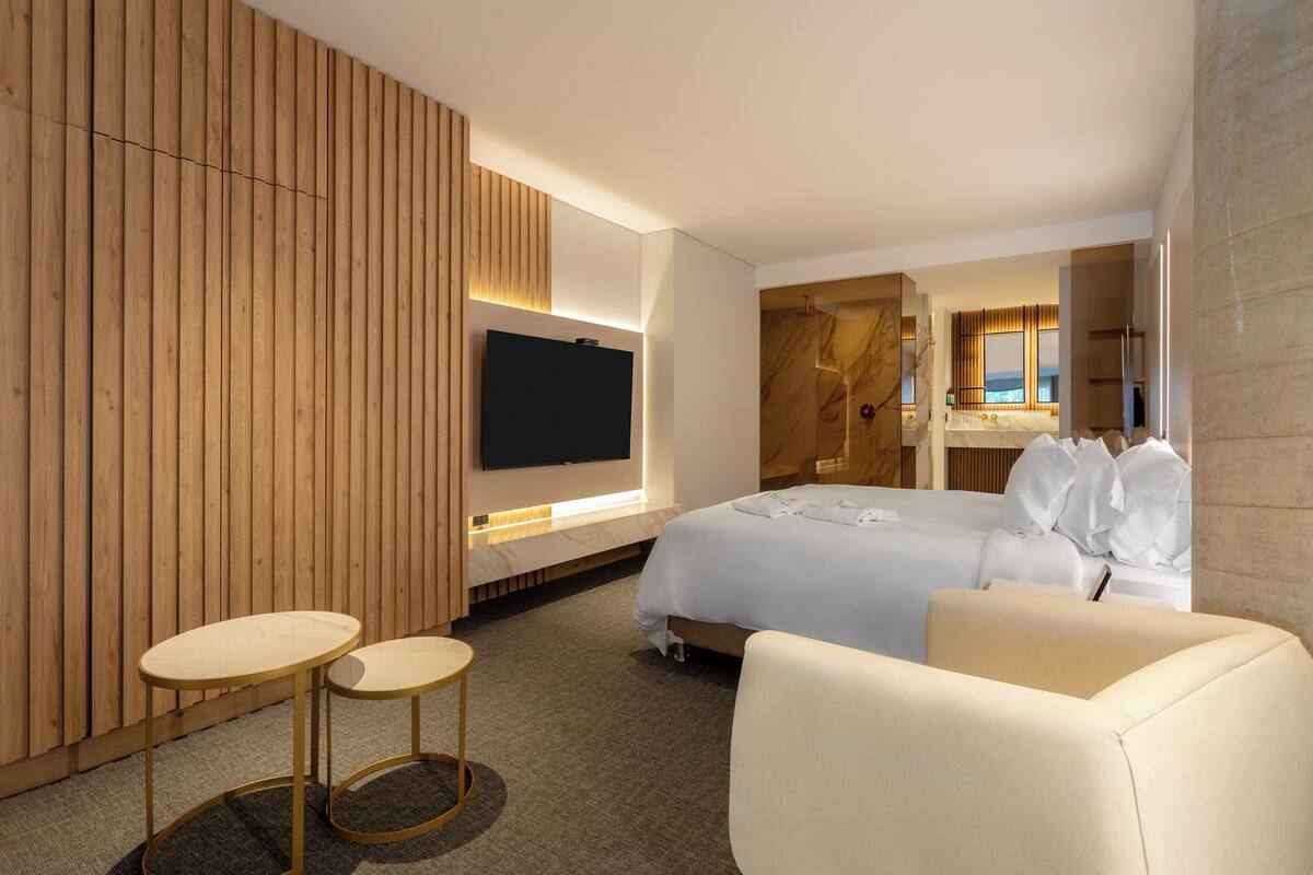 Deluxe Room, 1 King Bed