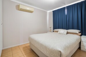 Family Cabin, 2 Bedrooms (Park Home) | Desk, soundproofing, free WiFi - Karratha Caravan Park (Karratha Industrial Estate)