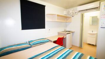 Mobile Home, 1 Queen Bed (Queen Van Room)