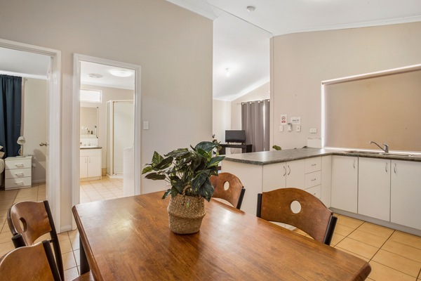 Family Cabin, 2 Bedrooms (Park Home) | In-room dining