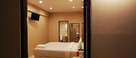 Standard Double Room | Desk, free WiFi