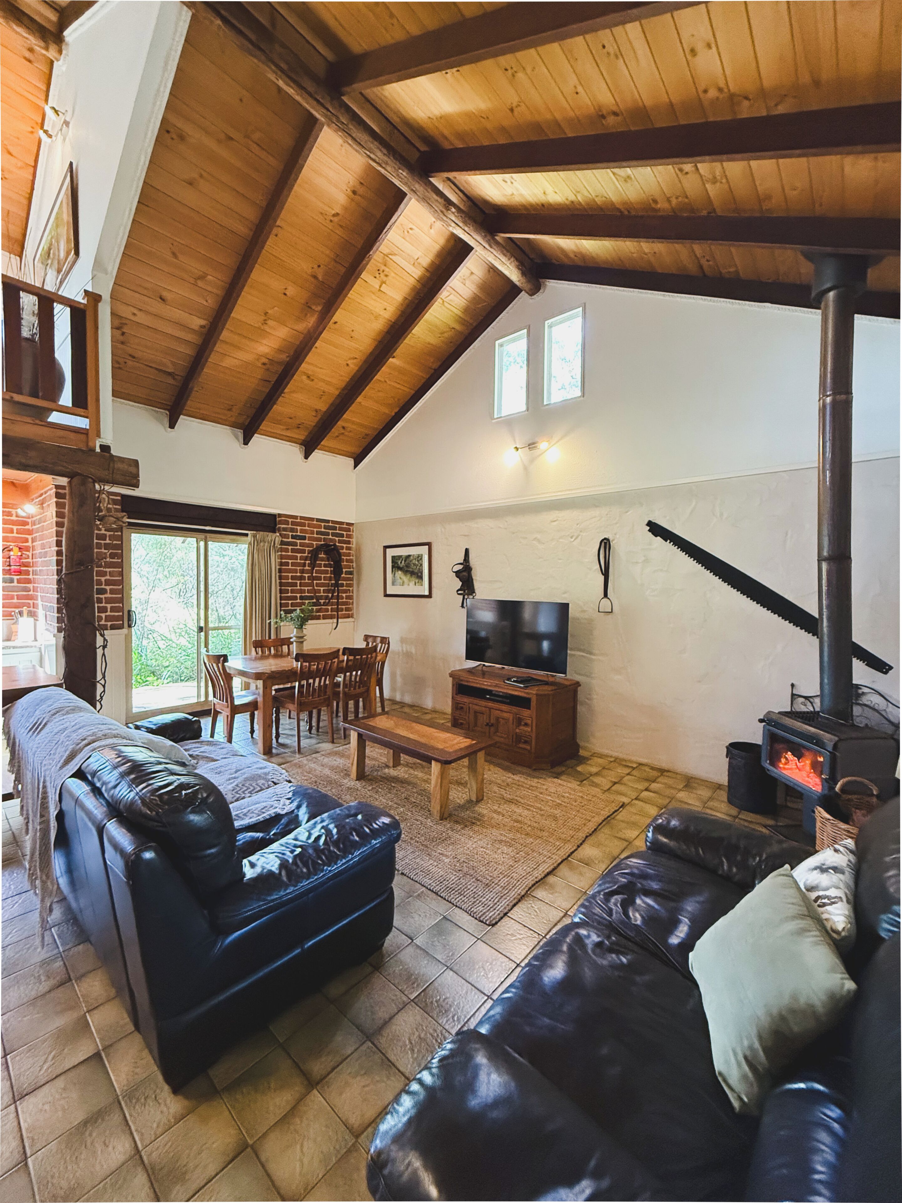 Splendid Wren Cottage | Living area | TV, fireplace, DVD player, table tennis