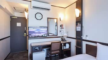 Desk, laptop workspace, iron/ironing board, free WiFi