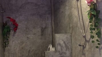 Bungalow | Baño | Ducha y toallas