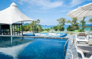 Outdoor pool, sun loungers - Beyond Patong (Patong)
