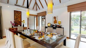 Tägliches großes Frühstück (1500 THB pro Person)