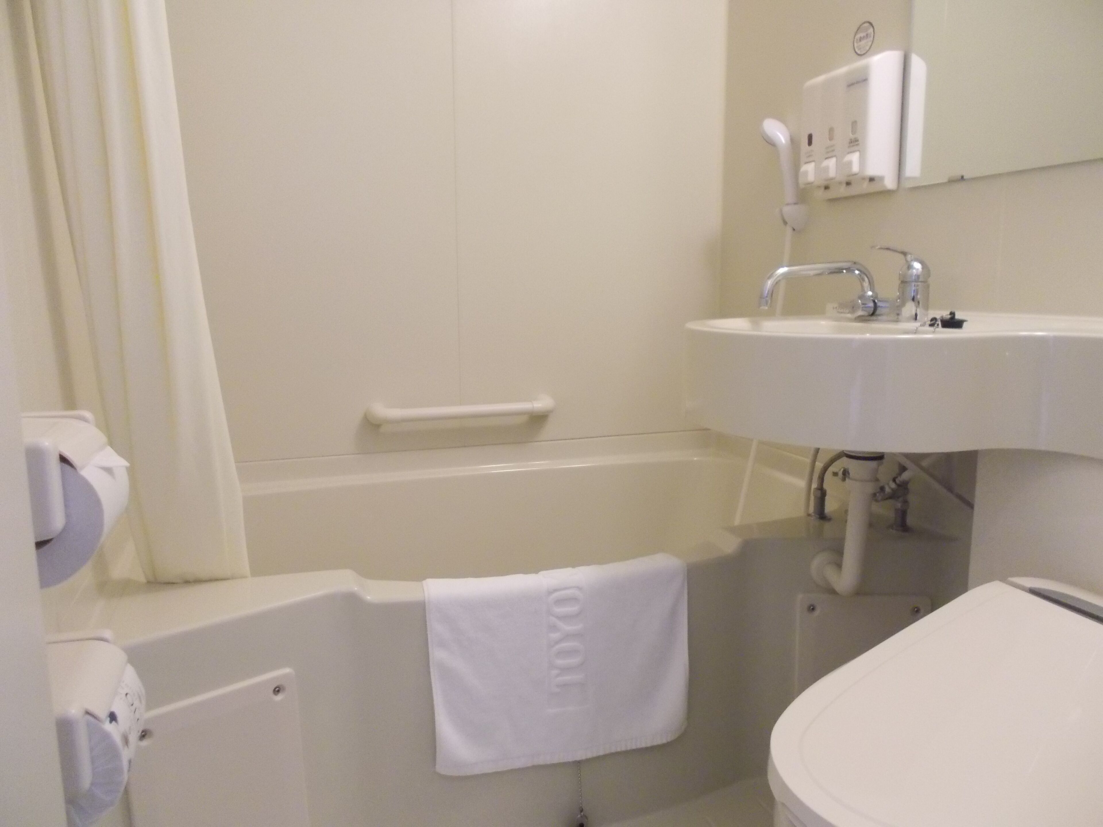 combined shower/bathtub, free toiletries, hair dryer, slippers