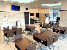 Café da manhã com buffet grátis todos os dias