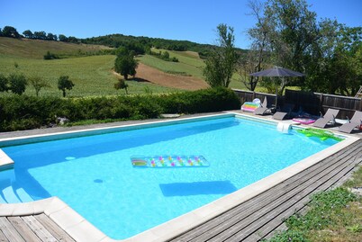 Fantastic barn conversion near Cordes sur Ciel with 4 bedrooms and pool
