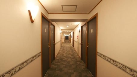Gang. Toyoko Inn Tsu-eki Nishi-guchi