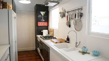 House, 2 Bedrooms | Private kitchen | Full-size fridge, microwave, oven, stovetop