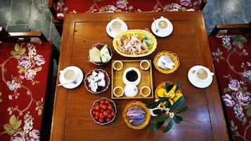 Free daily cooked-to-order breakfast