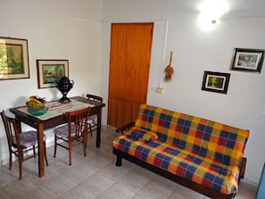 Interior - Studio on a farm near the sea (Siniscila)