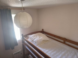 2 chambres, fer et planche à repasser, lit parapluie, Wi-Fi gratuit