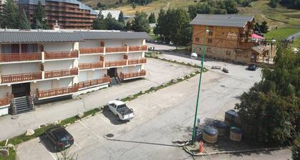 Two Bedroom Apartment 50 Metres from the Slopes with Stunning Alpine Views