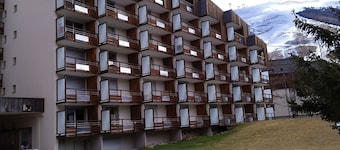 Two Bedroom Apartment 50 Metres from the Slopes with Stunning Alpine Views