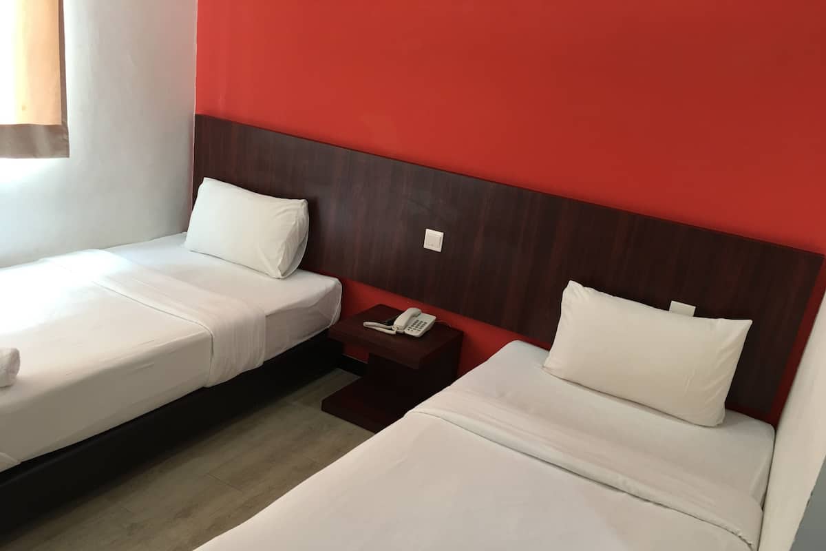 Habitación superior | Escritorio, insonorización, tabla de planchar con plancha y wifi gratis