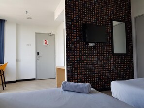 Desk, soundproofing, iron/ironing board, free WiFi - Sun Inns Hotel at KOI (Puchong)