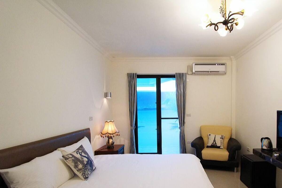 Classic Double Room, Ground Floor | 1 bedroom, desk, blackout drapes, soundproofing
