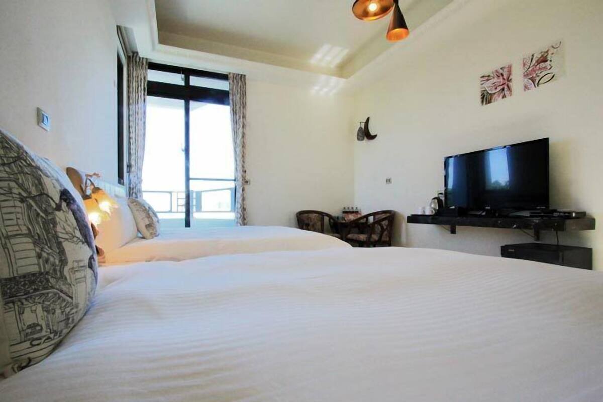Family Quadruple Room, Beach View (Wave) | 1 bedroom, desk, blackout drapes, soundproofing