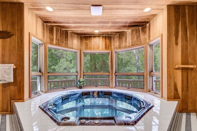 FamilyRetreat, IndoorSpaTub, NewAC, 5mins walk2village, LakeAccess, Sleep15