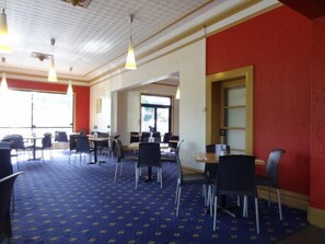 Lunch and dinner served  - The Wharf Hotel Wynyard (Wynyard)