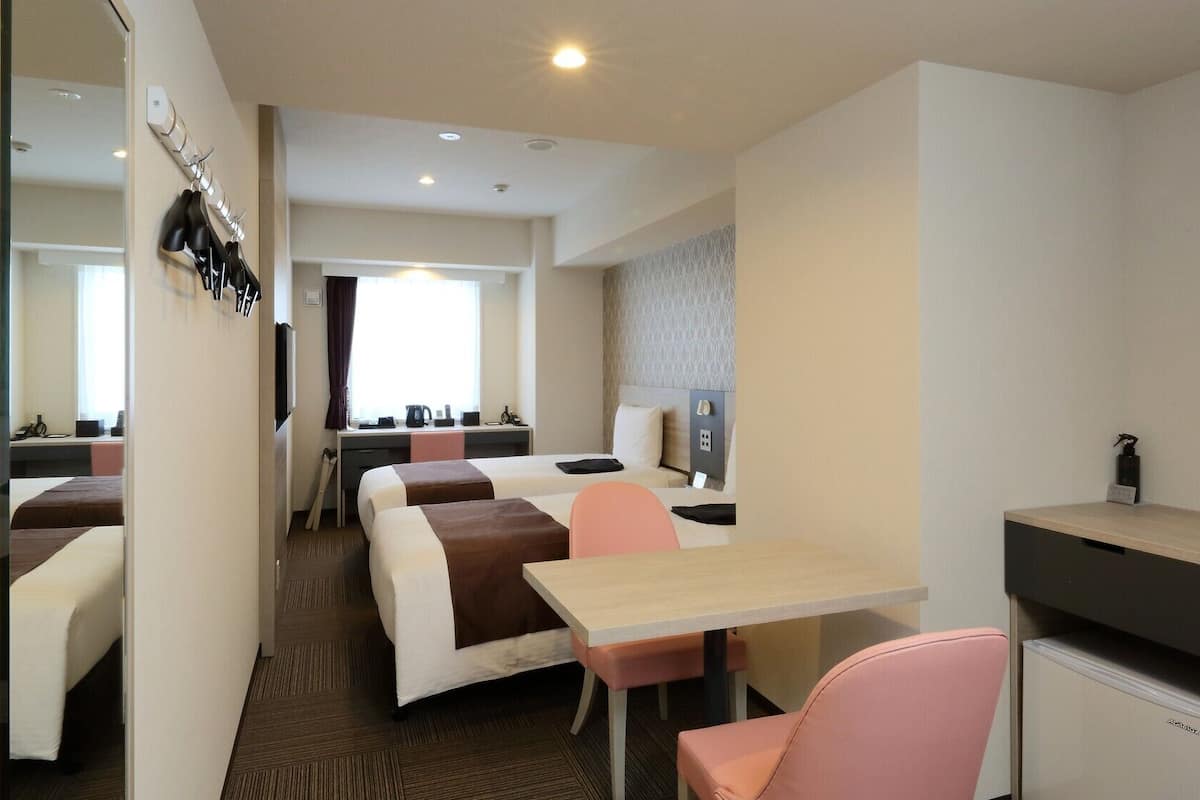 In-room safe, desk, WiFi (free), bed sheets