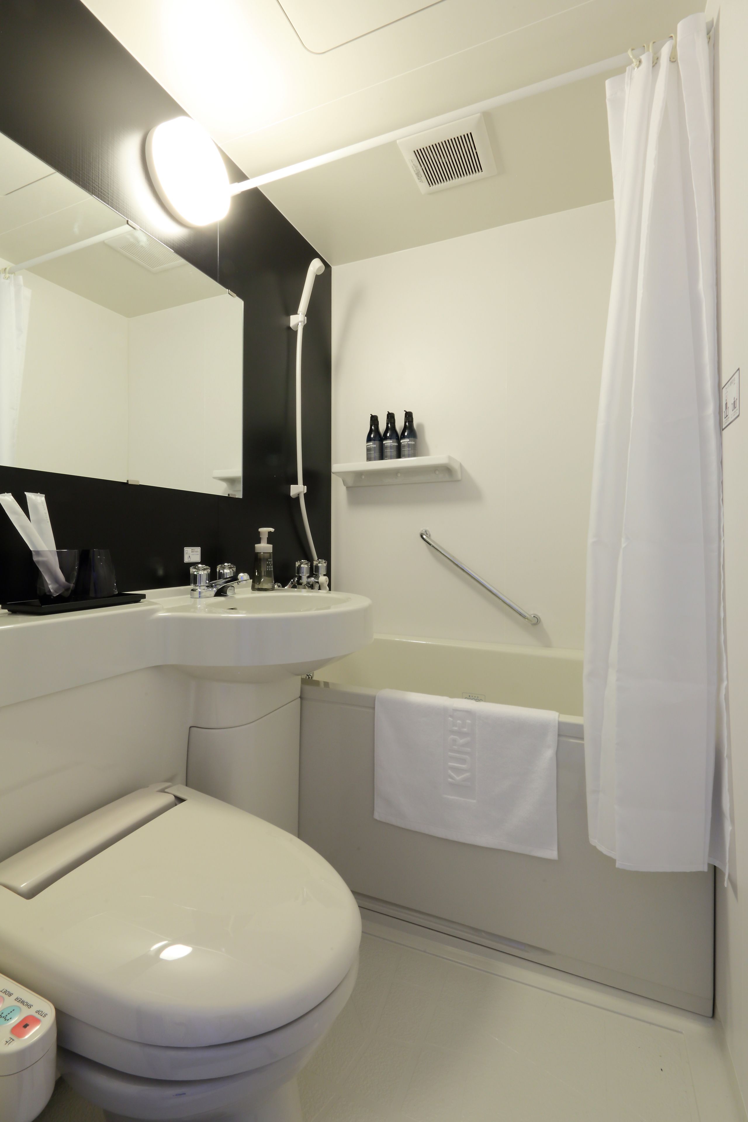 combined shower/bathtub, free toiletries, hair dryer, slippers