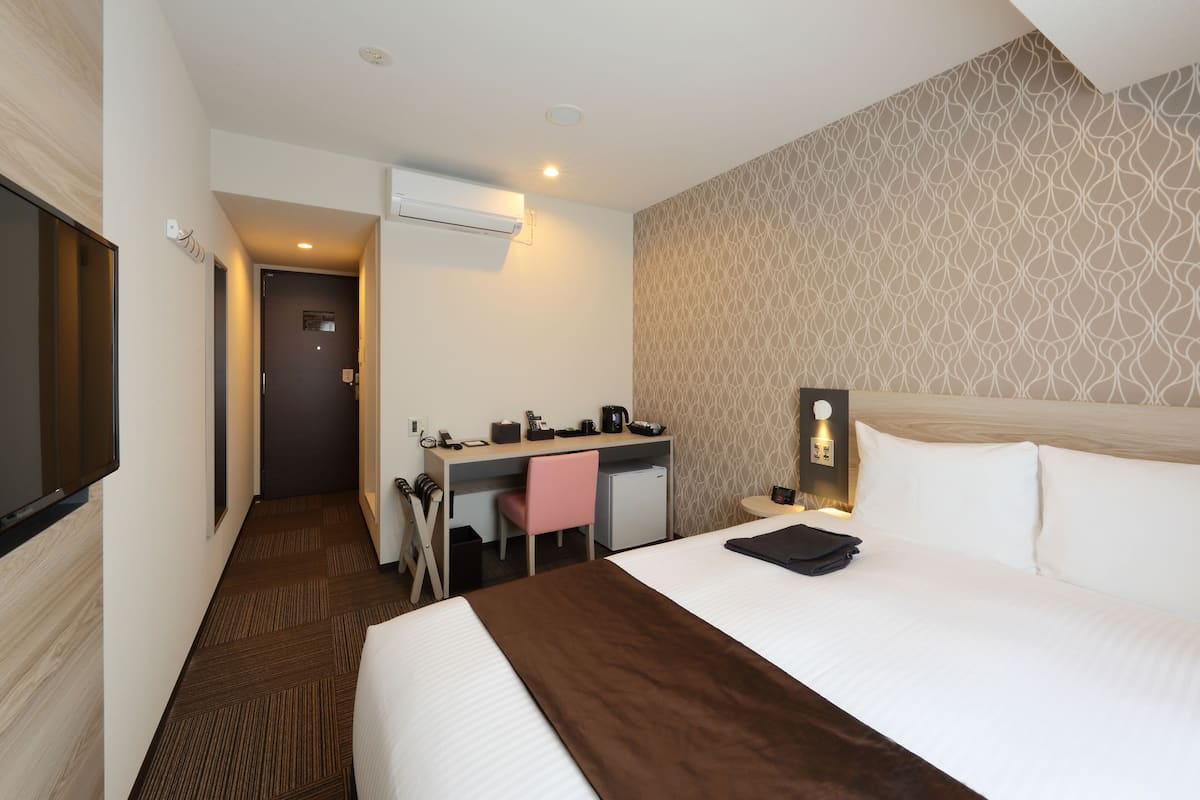 In-room safe, desk, free WiFi, bed sheets