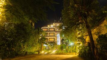 Façade de lâhĂ©bergement - soirĂ©e/nuit