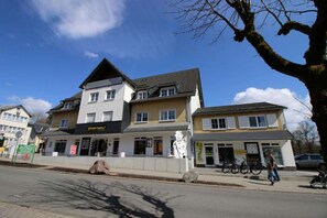 Esterni