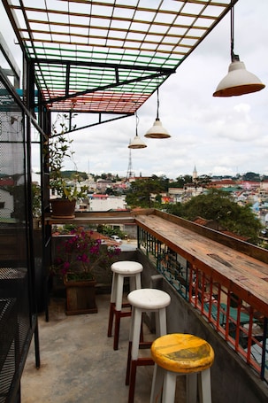 Bar (en la propiedad). Gaia Hostel