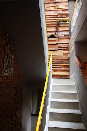 Escaleras. Gaia Hostel