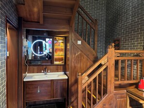 Family Suite with Kang-bed | Desk, laptop workspace, blackout drapes, soundproofing - Baichanghong Inn (Jinzhong)