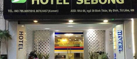 Mặt tiền nơi lưu trú