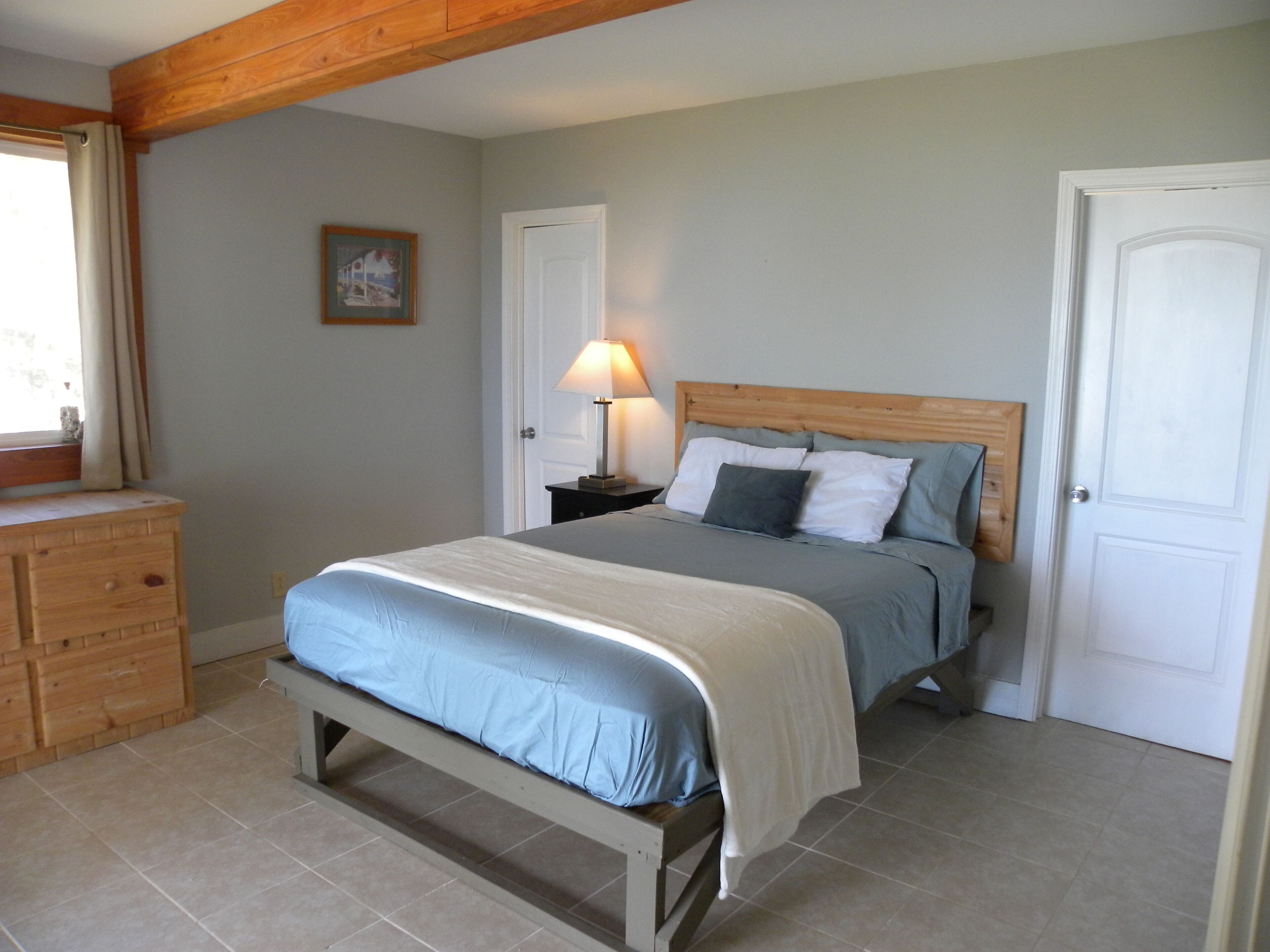 3 bedrooms, iron/ironing board, travel crib, free WiFi