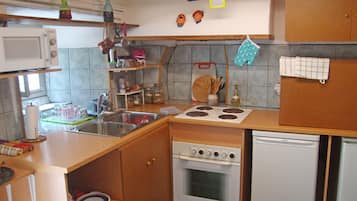 Kühlschrank, Mikrowelle, Ofen, Herdplatte