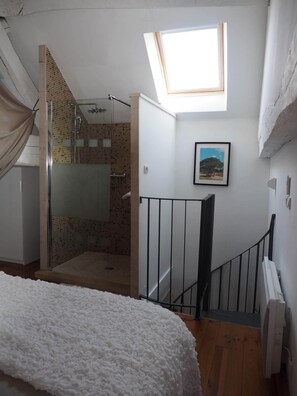 1 bedroom, desk, iron/ironing board, WiFi - Comfortable loft in village located in the heart of the vineyard  (Nuits-Saint-Georges)