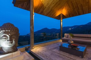 Villa, 6 Bedrooms | Balcony
