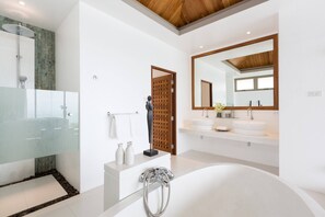 Villa, 6 Bedrooms | Bathroom | Shower, free toiletries, hair dryer, bidet