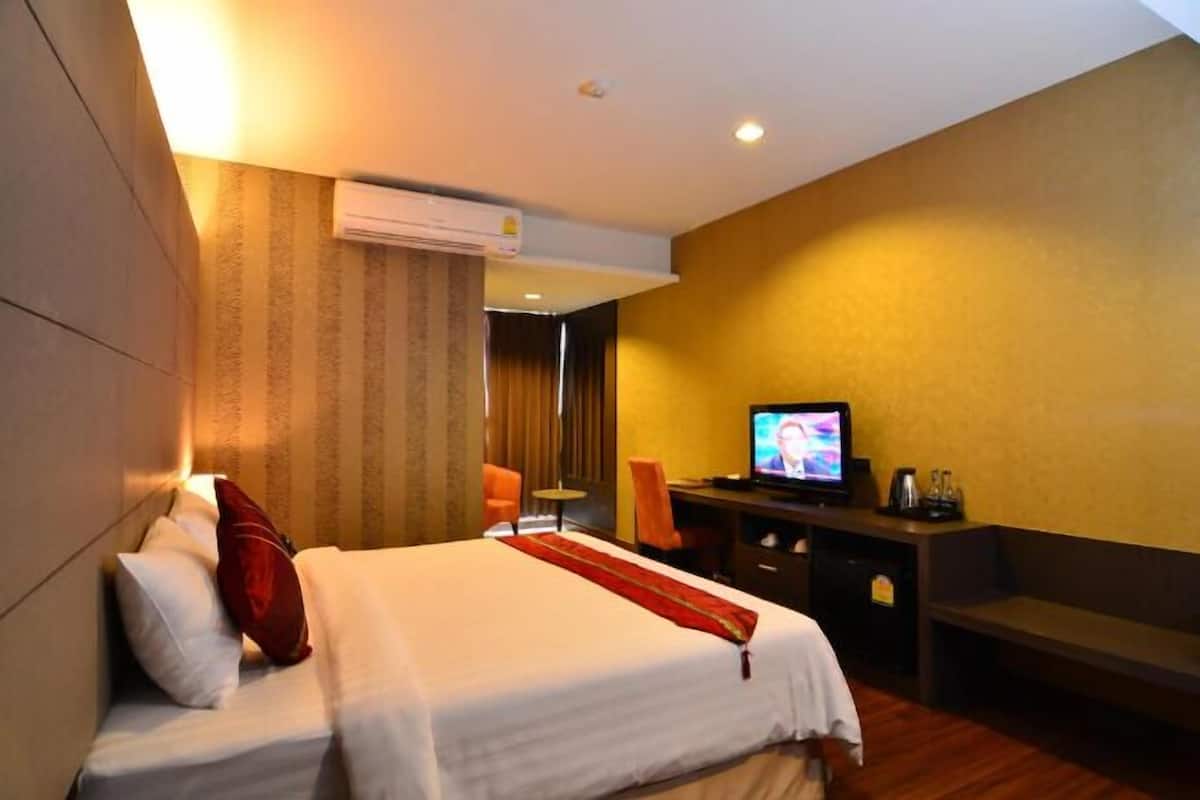 In-room safe, individually decorated, rollaway beds, free WiFi