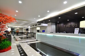 ฝ่ายต้อนรับ