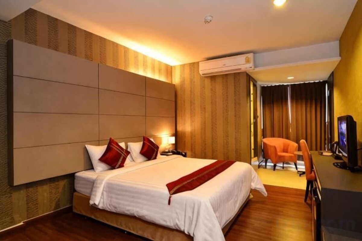 Deluxe King or Twin Room